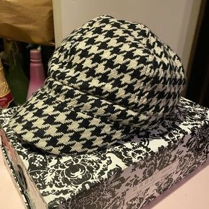 Darling Houndstooth newsboy hat… New with tags